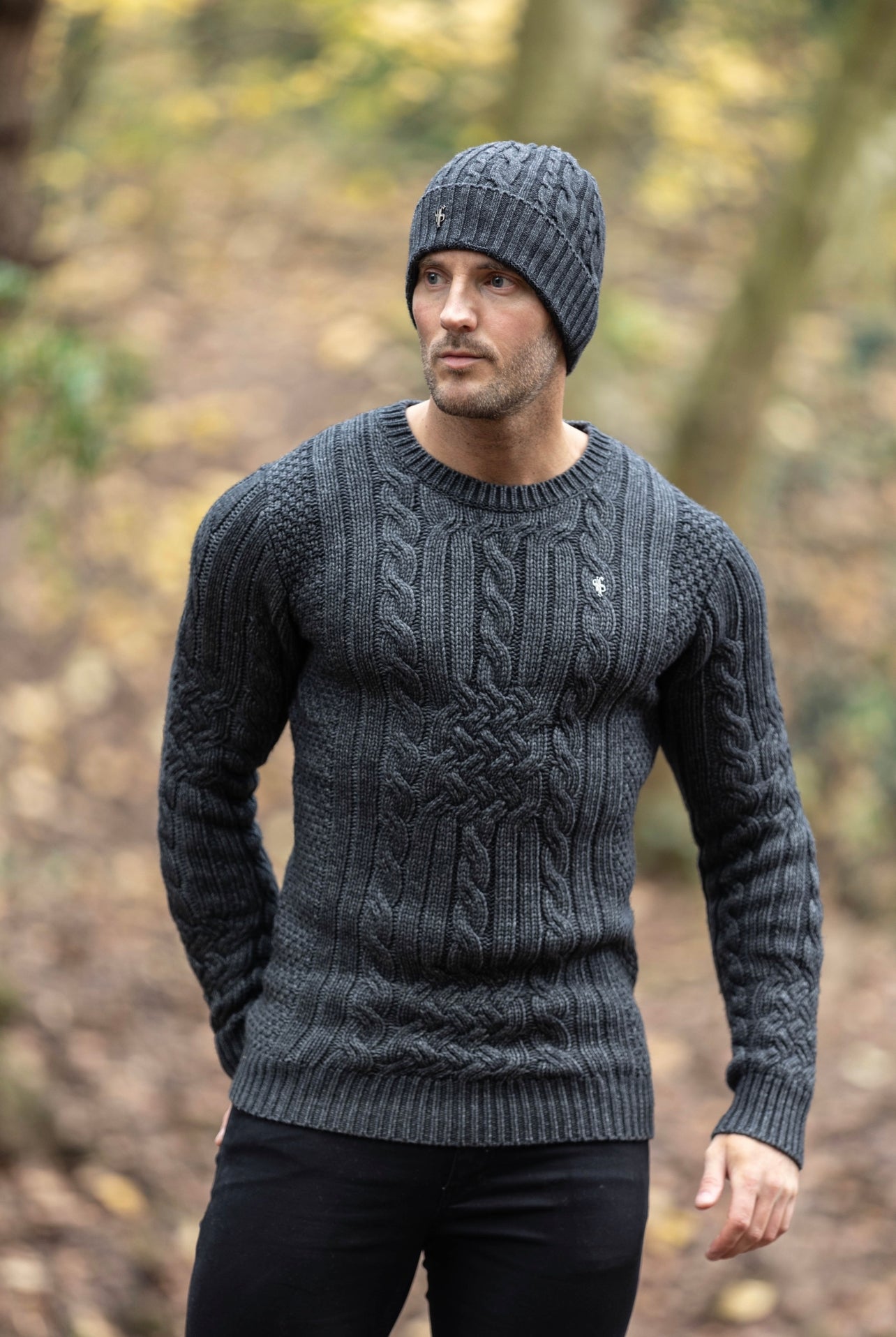 Luxury Lambs Wool Black Beanie Hat With Metal Emblem