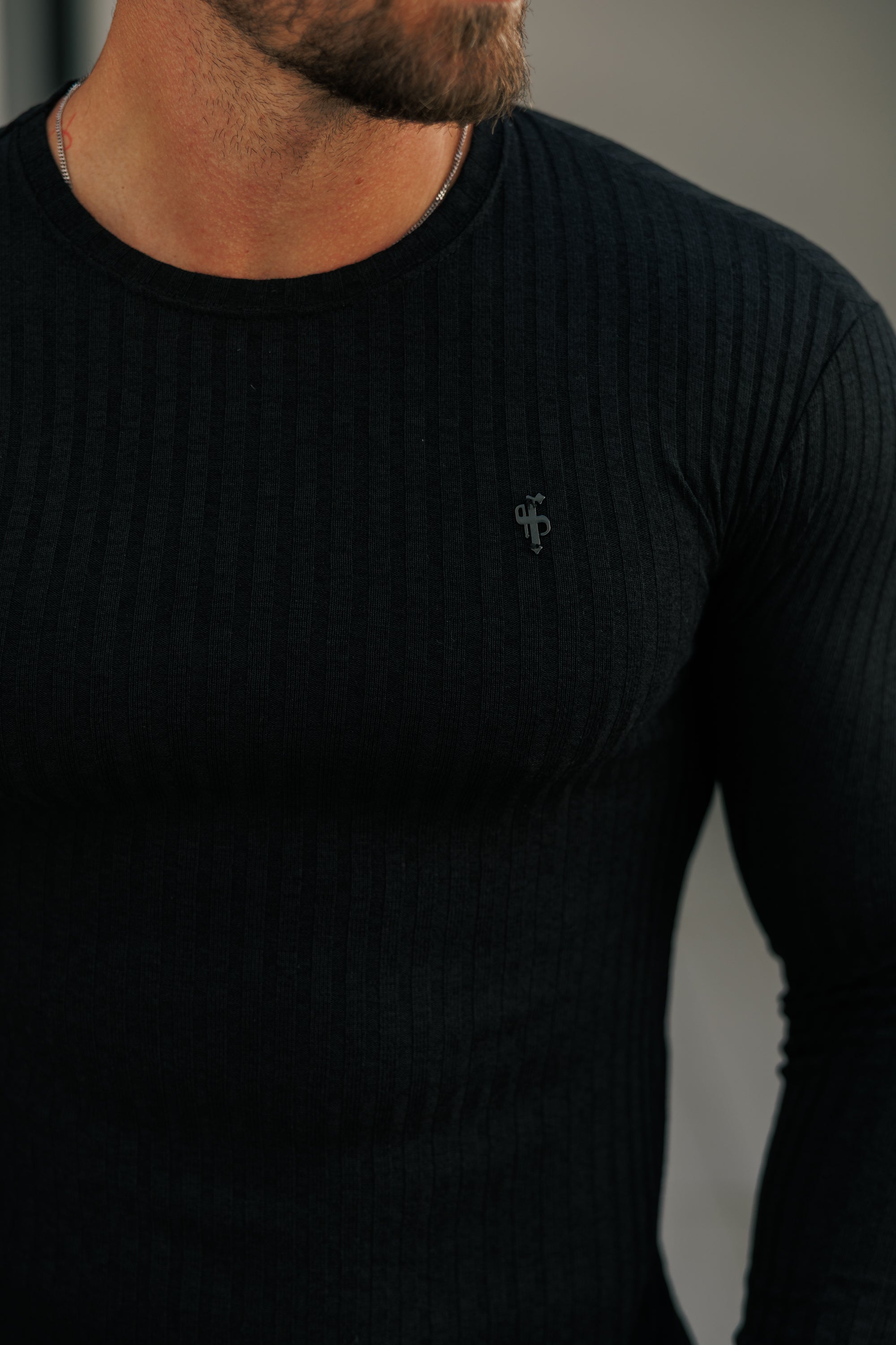 Super Slim Black Ribbed Knit Jumper With Black Metal Emblem - FSH1443
