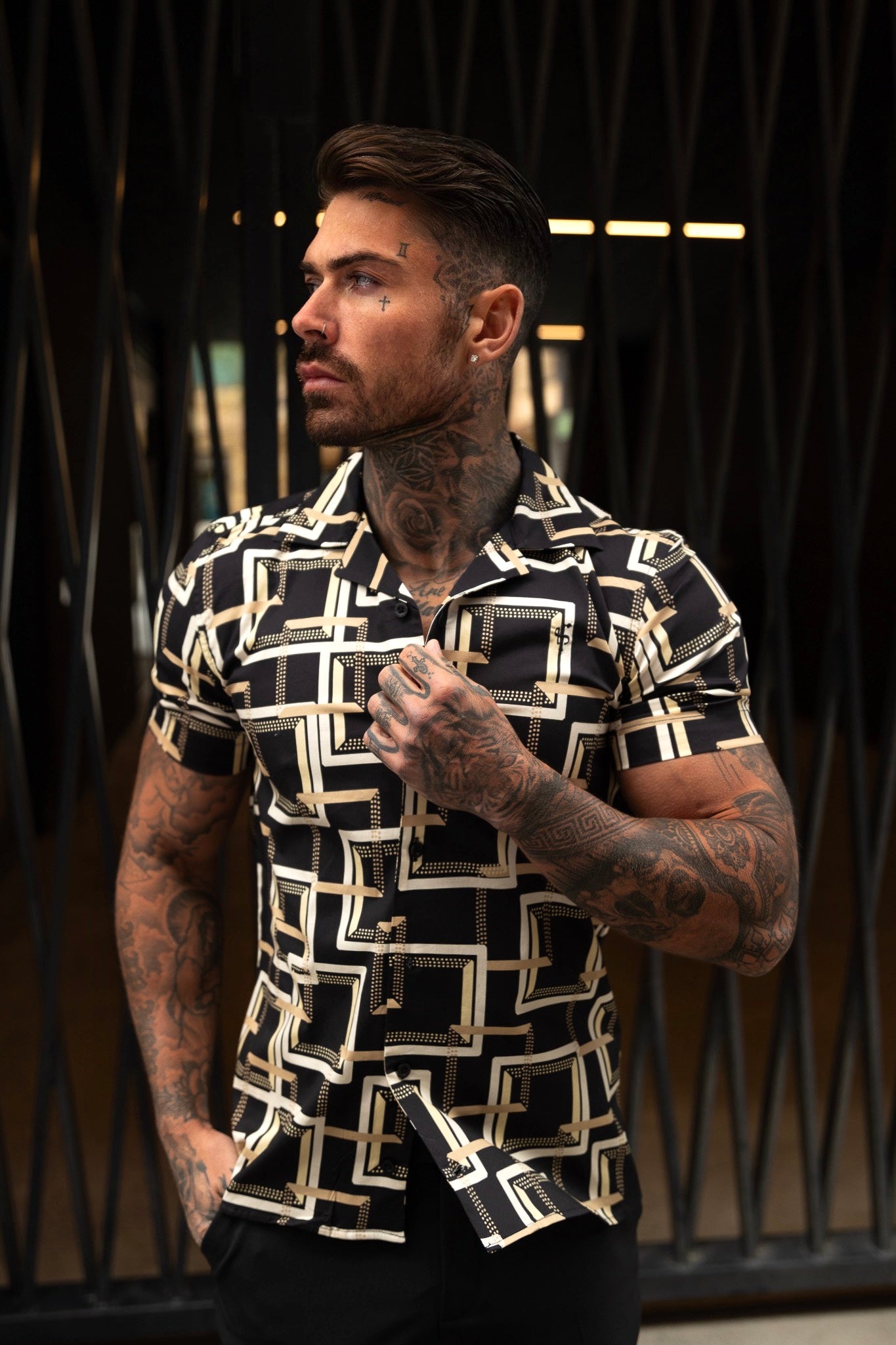 Hawaiian Boxy Black / Cream Interlinked Square Print Stretch with Revere Collar Short Sleeve - FS997