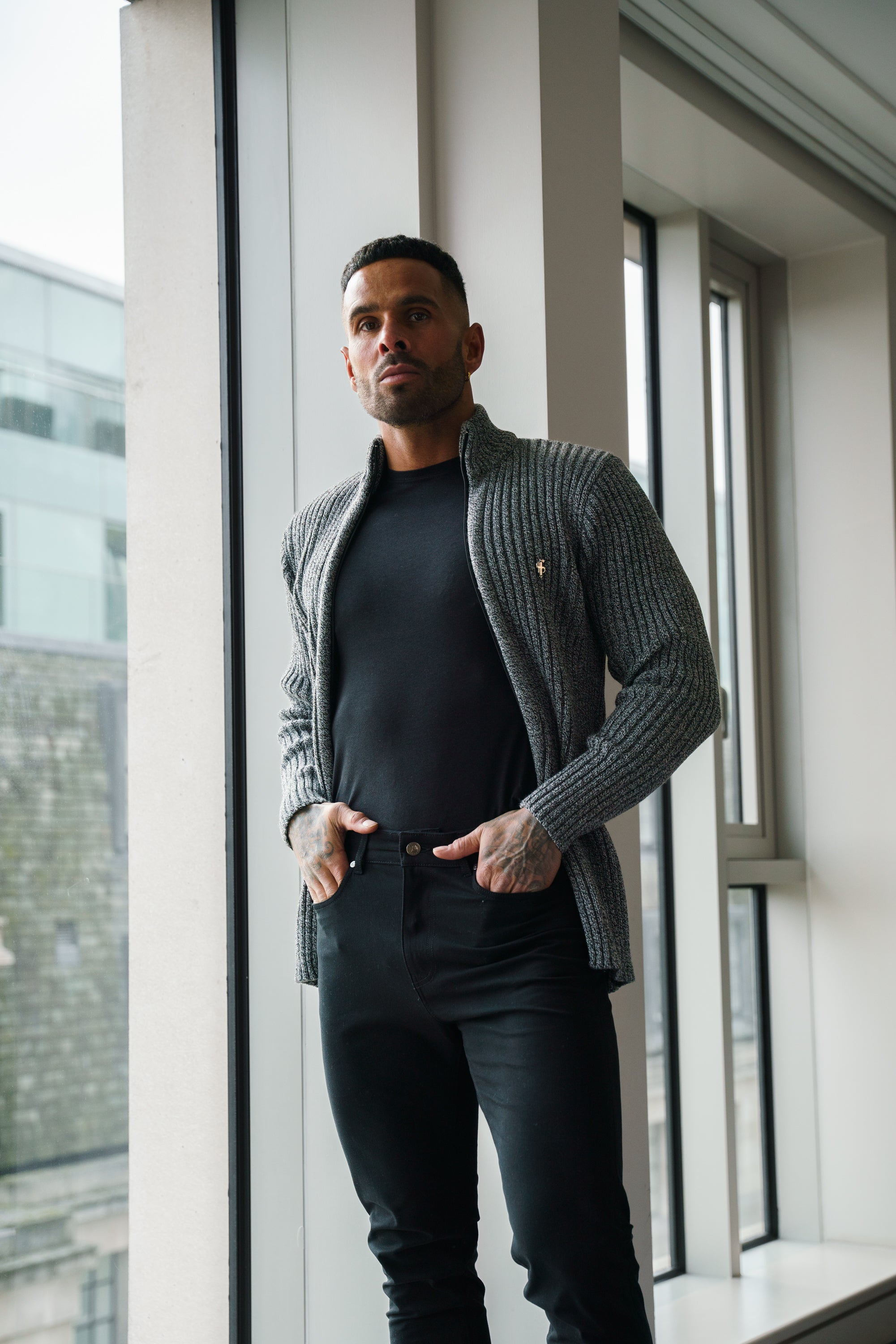 Chunky Black / White Two Tone Ribbed Zipped Cardigan - FSJ073