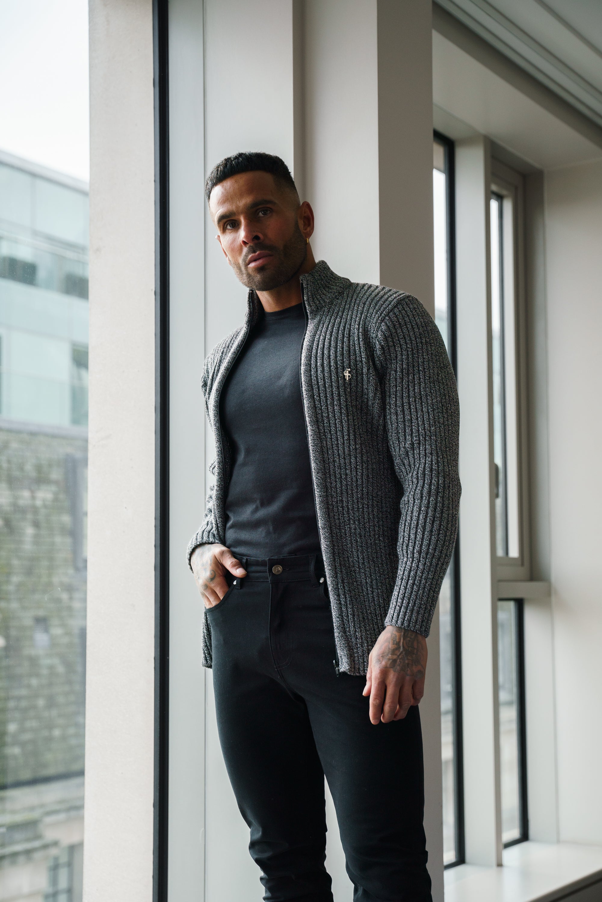 Chunky Black / White Two Tone Ribbed Zipped Cardigan - FSJ073