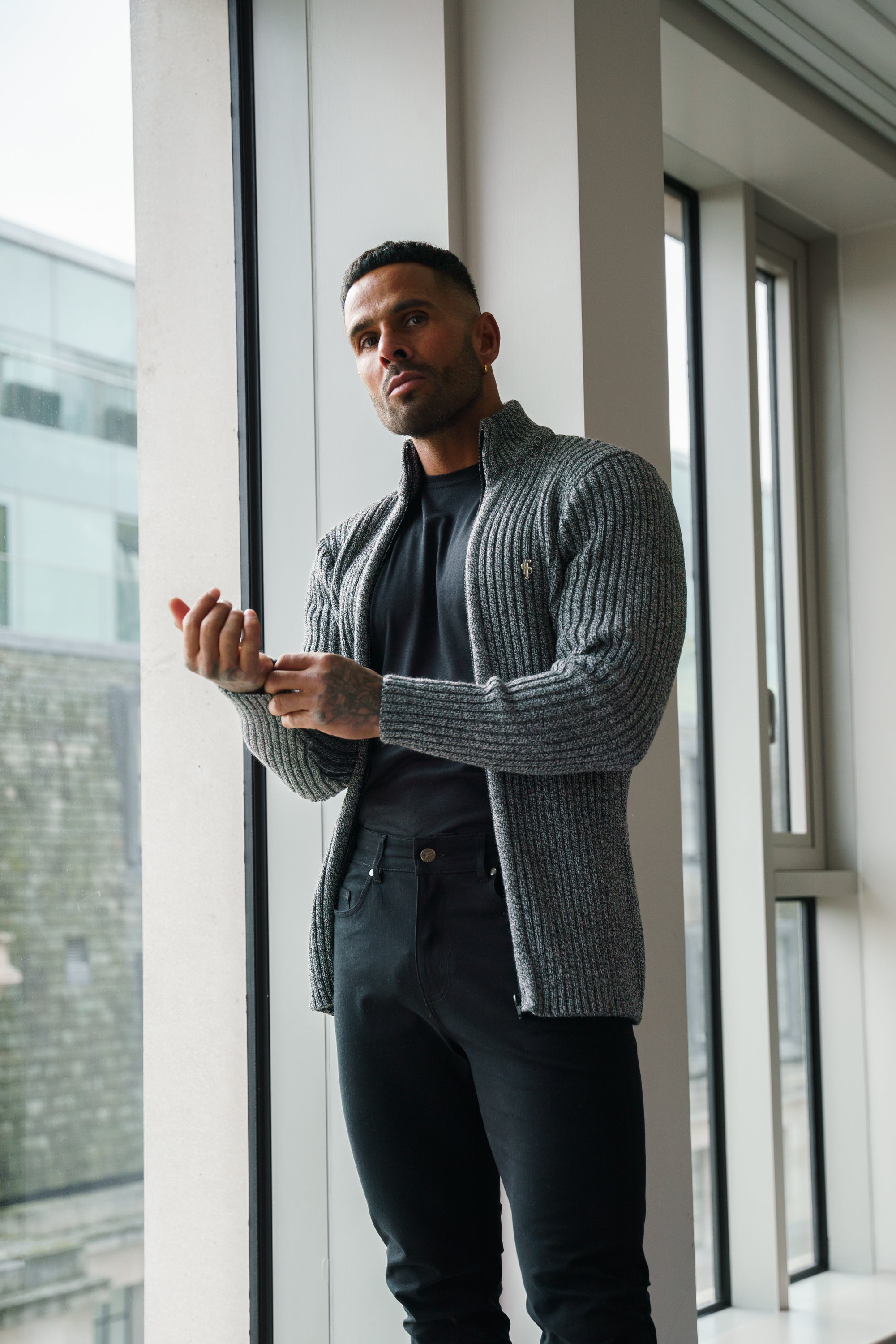 Chunky Black / White Two Tone Ribbed Zipped Cardigan - FSJ073