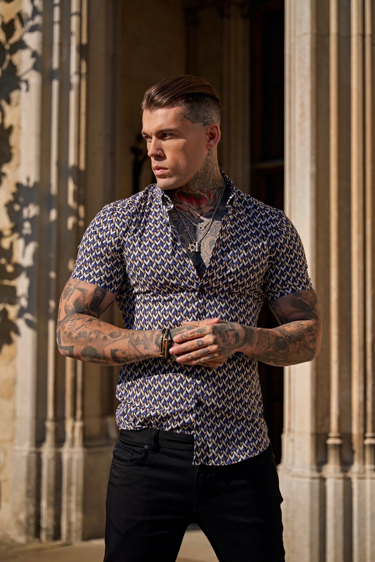 Super Slim Stretch Blue / Beige Chevron Print Short Sleeve with Button Down Collar - FS903