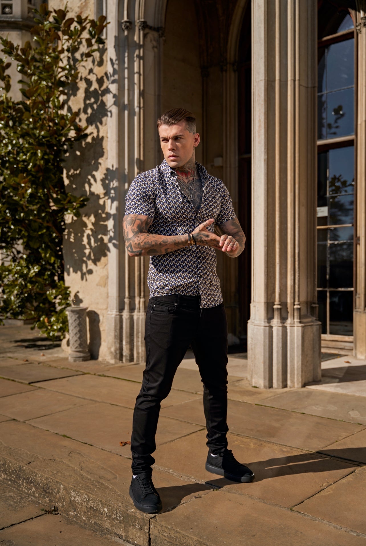 Super Slim Stretch Blue / Beige Chevron Print Short Sleeve with Button Down Collar - FS903