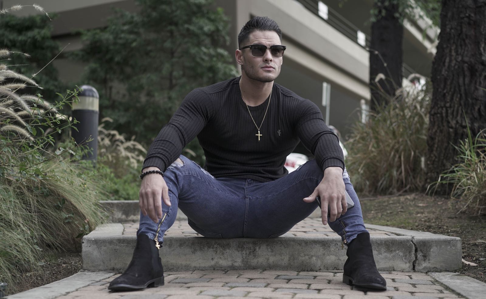 Classic Black Ribbed Knit Super Slim Crew - FSH162