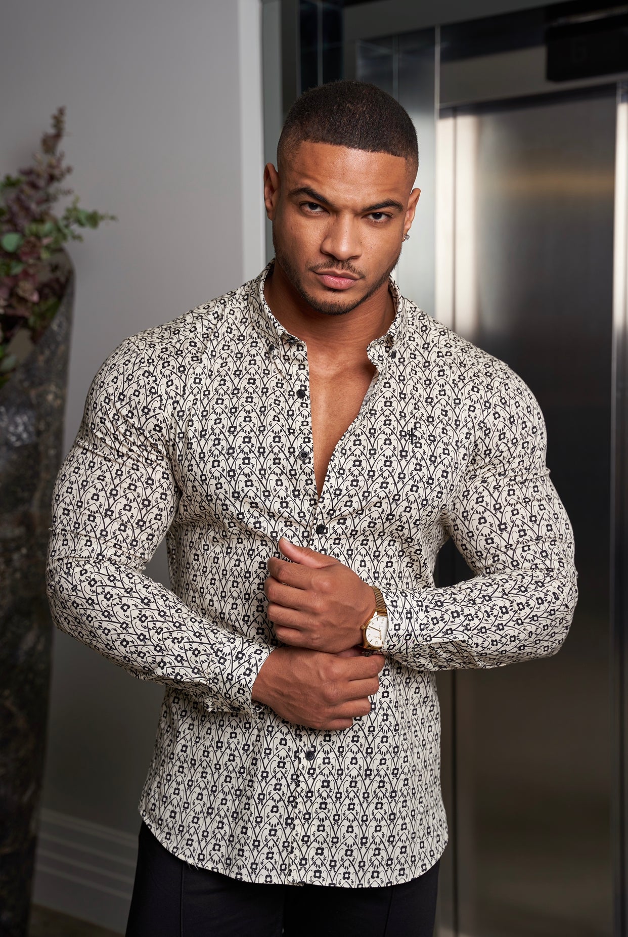 Super Slim Stretch Ecru / Black Geo Flower Print Long Sleeve with Button Down Collar - FS794