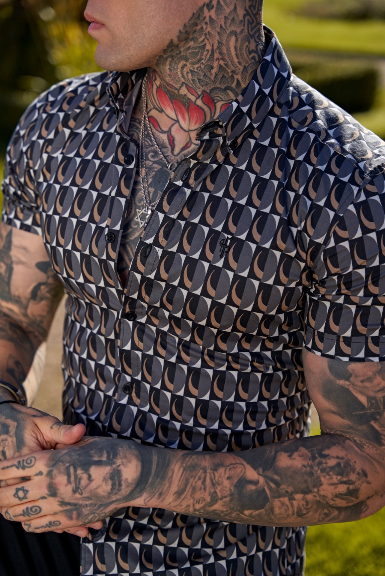 Super Slim Stretch Black Multi Retro Print Short Sleeve with Button Down Collar - FS911