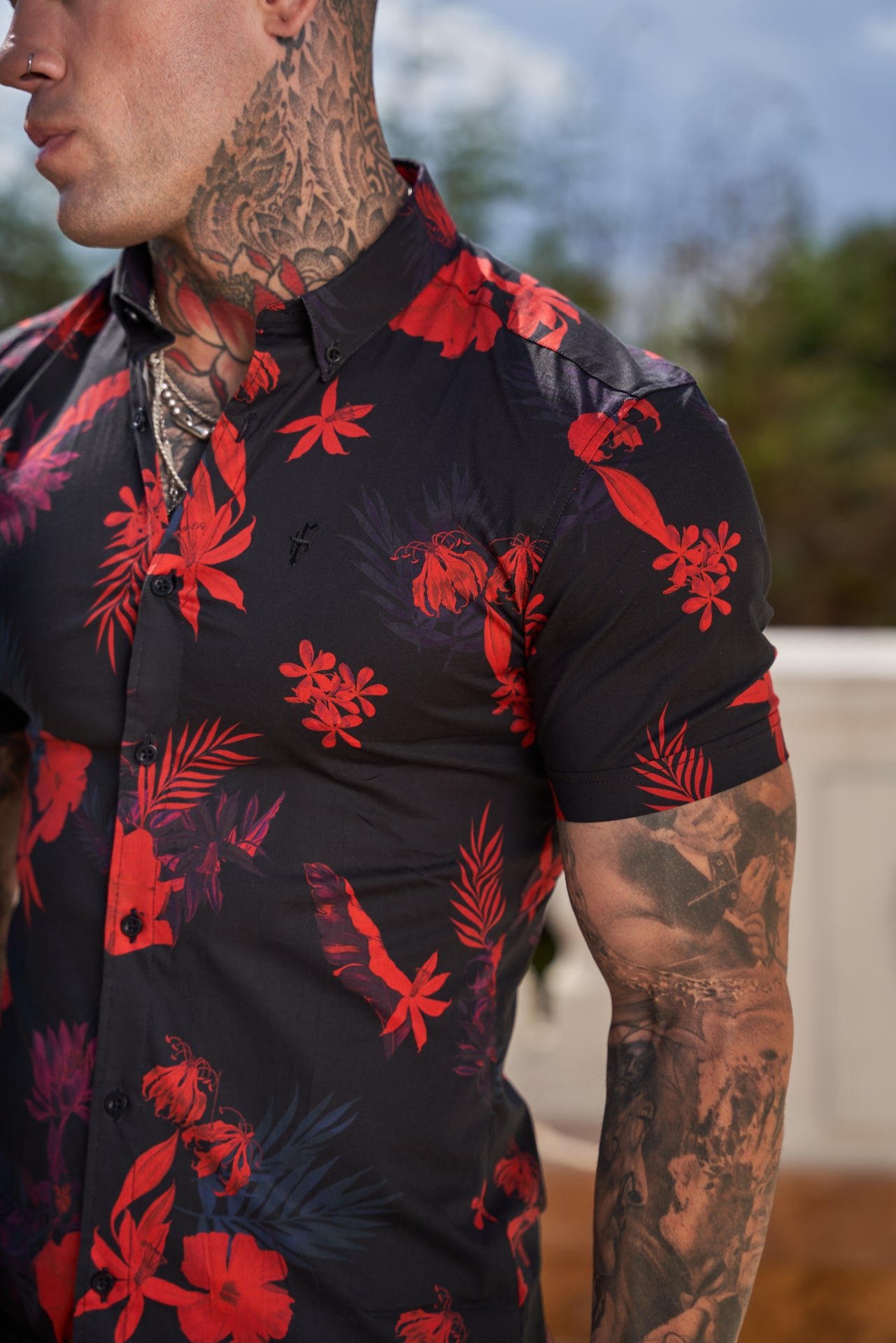 Super Slim Stretch Black and Red Floral Print Short Sleeve with Button Down Collar - FS767