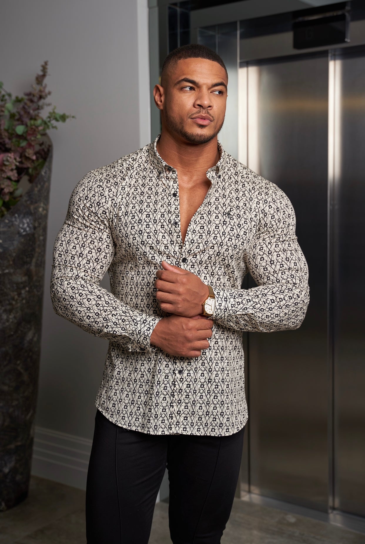 Super Slim Stretch Ecru / Black Geo Flower Print Long Sleeve with Button Down Collar - FS794